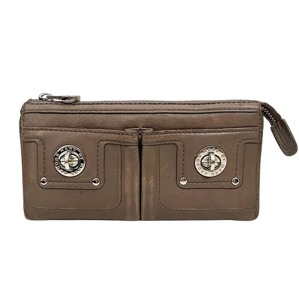 Marc by Marc Jacobs Totally Turnlock Dark Taupe Brown Leather Zip Clutch Wallet